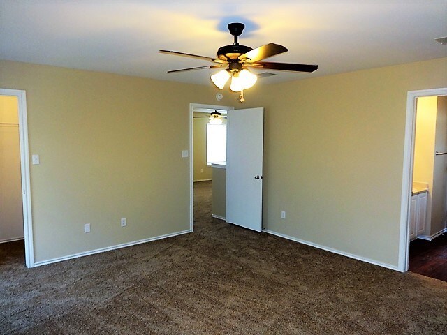 Building Photo - 317 Phillips St