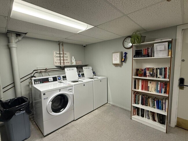 Building Photo - 20 Broadlawn Dr