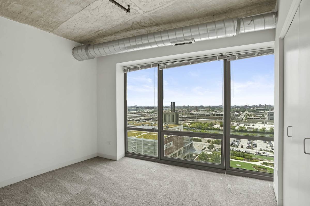 Building Photo - 910 S Clark St