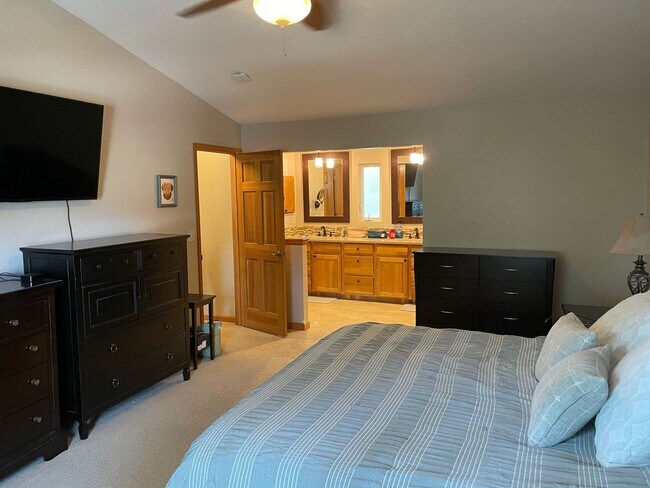Building Photo - Beautiful Home in Golden Meadows!