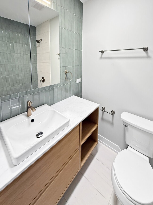 Building Photo - 2127 W 18th St