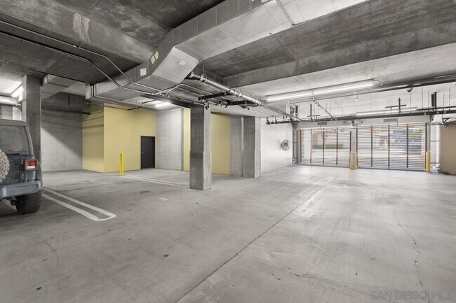 Building Photo - 527 Tenth Ave