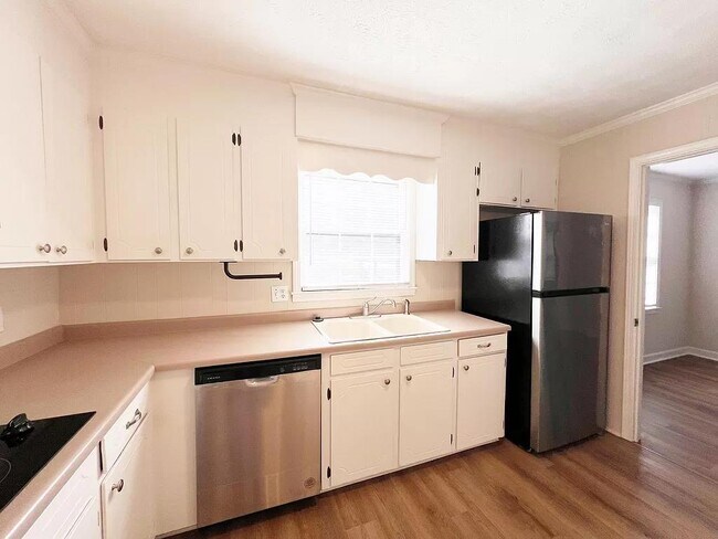 Building Photo - 102 Woodcliff Ct