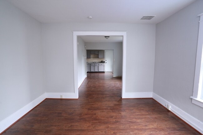 Building Photo - 402 N 8th St