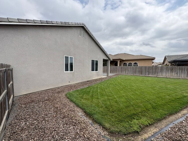Building Photo - Tulare Home coming soon!
