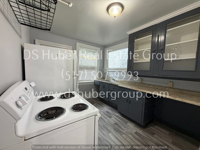 Building Photo - 533 Seymour Ave