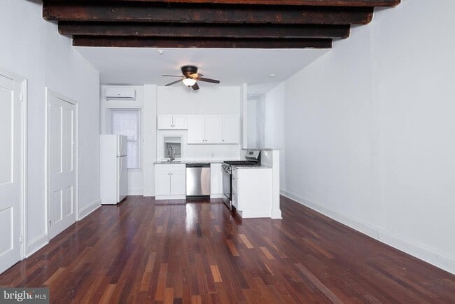 Building Photo - 633 N 3rd St