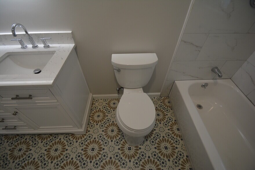 Building Photo - 31 Claybourne St