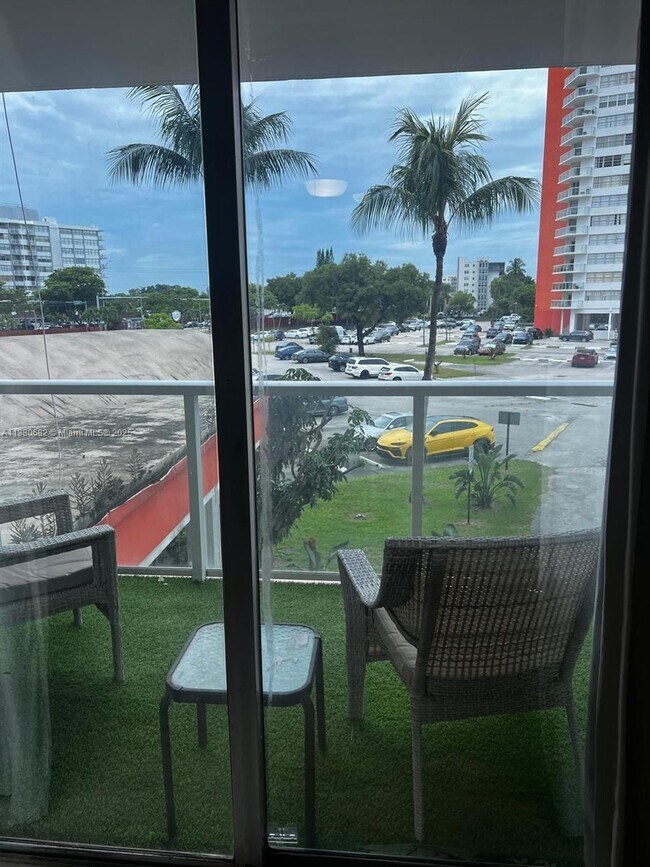 Building Photo - 1351 NE Miami Gardens Dr