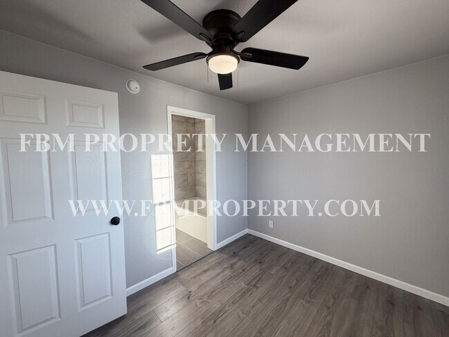 Building Photo - 1509 S Oak Grove Rd