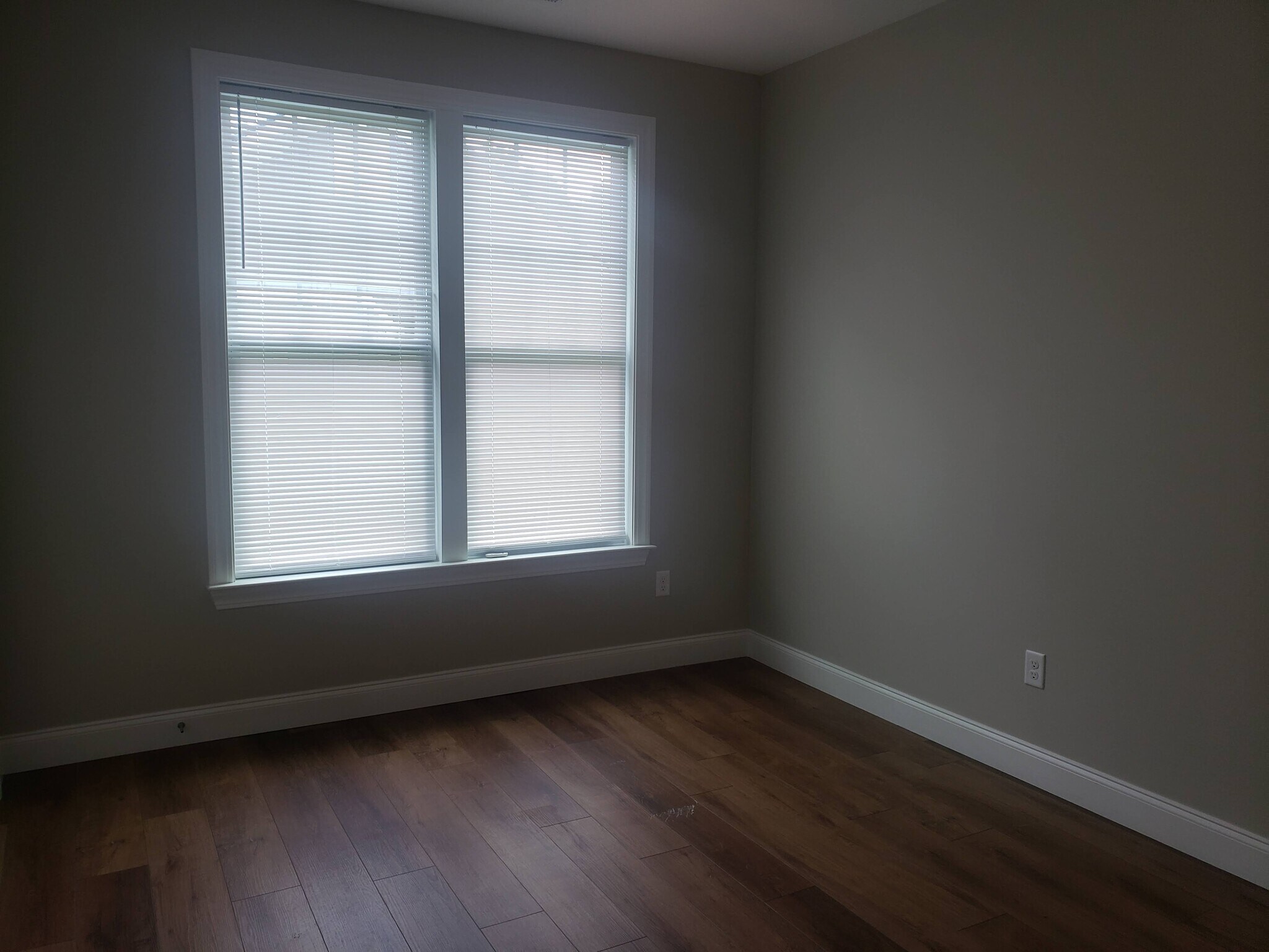 Building Photo - 214 Forest Dr
