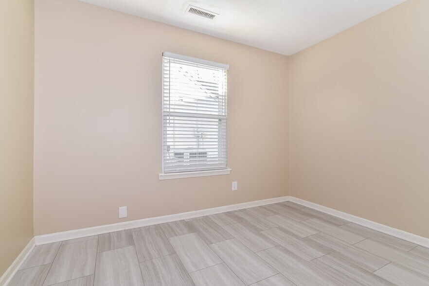 Building Photo - 121 Tracy Ridge Blvd