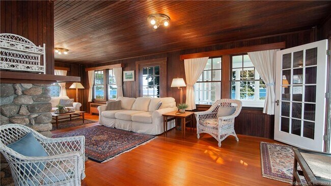 Building Photo - 106 E Shore Ave