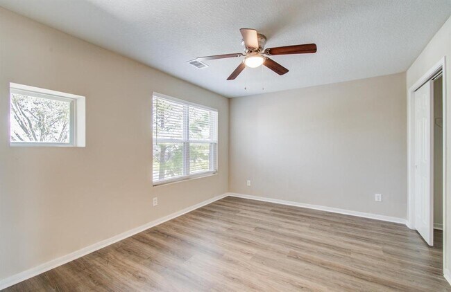 Building Photo - 1211 Reedpoint Dr