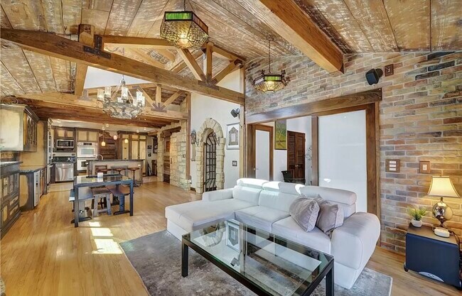 Building Photo - 4984 Topanga Canyon Blvd