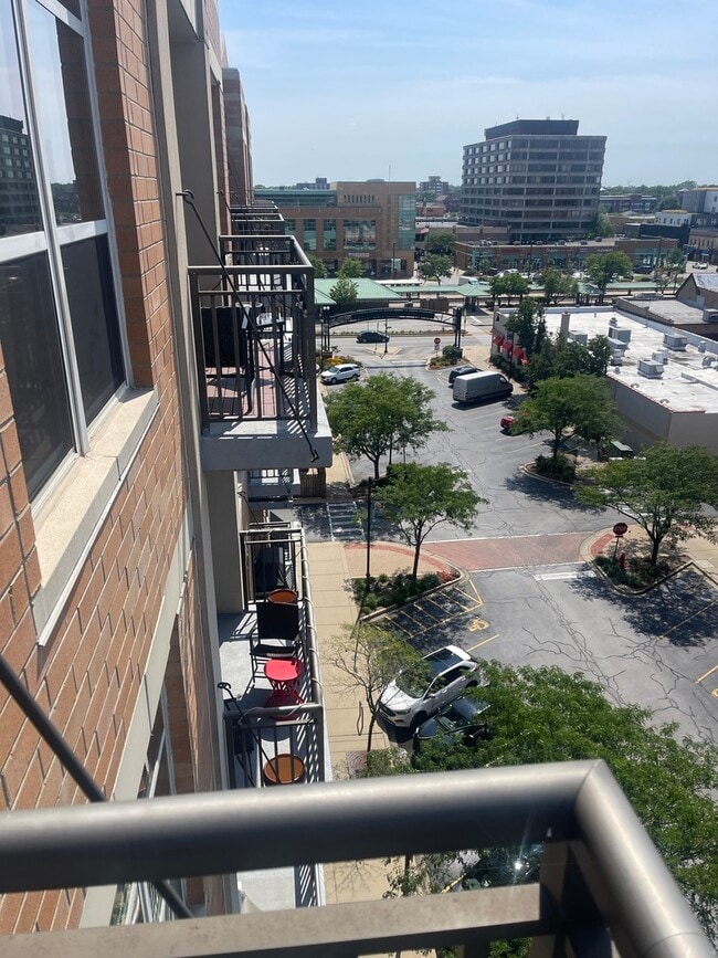Building Photo - 647 Metropolitan Way