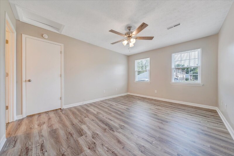 Building Photo - 230 Tinkerview Dr