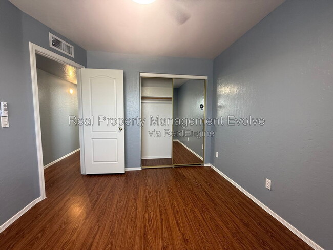Building Photo - 799 S Dodge St