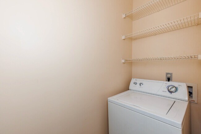 Building Photo - 2 Bedroom, 2 Bath Apartment in Birmingham
