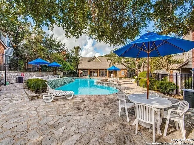 Building Photo - FURNISHED AND EQUIPPED LUXURY TOWNHOME  |  GATED  |  2 SWIMMING POOLS