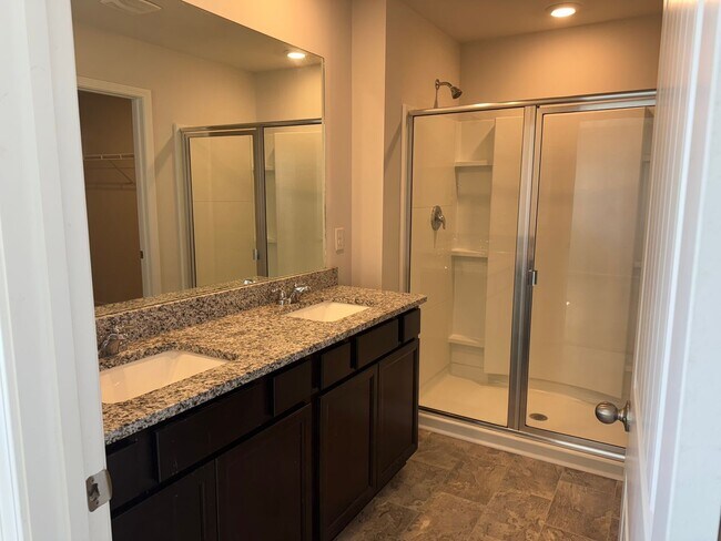 Building Photo - Great 3BR Home