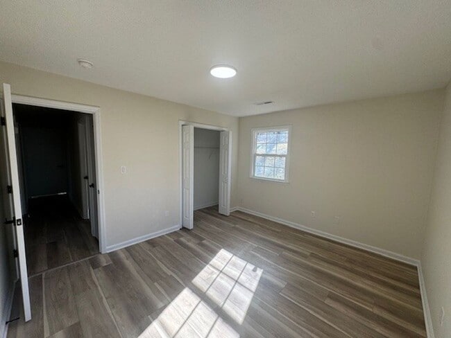 Building Photo - ****** HALF OFF FIRST FULL MONTH OF RENT!! ******