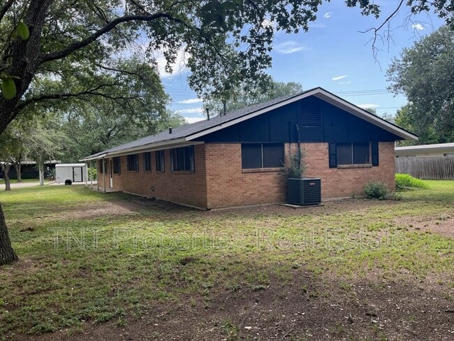 Building Photo - 405 Glade St