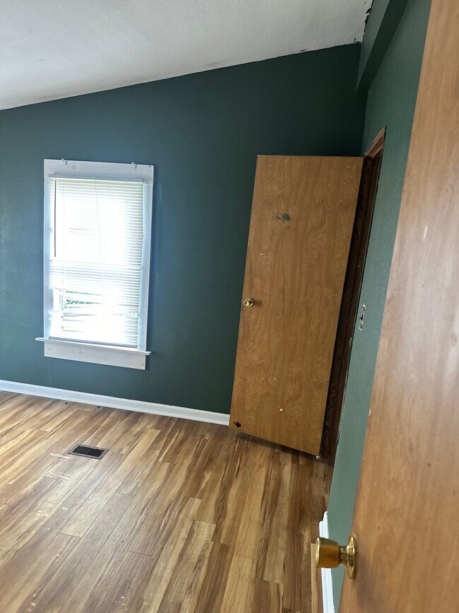 Building Photo - 122 S Georgetown Rd