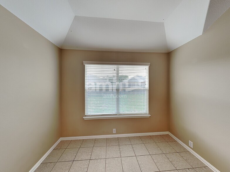 Building Photo - 1810 Sparrow Ln
