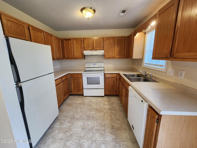 Building Photo - 405 Alec Ct