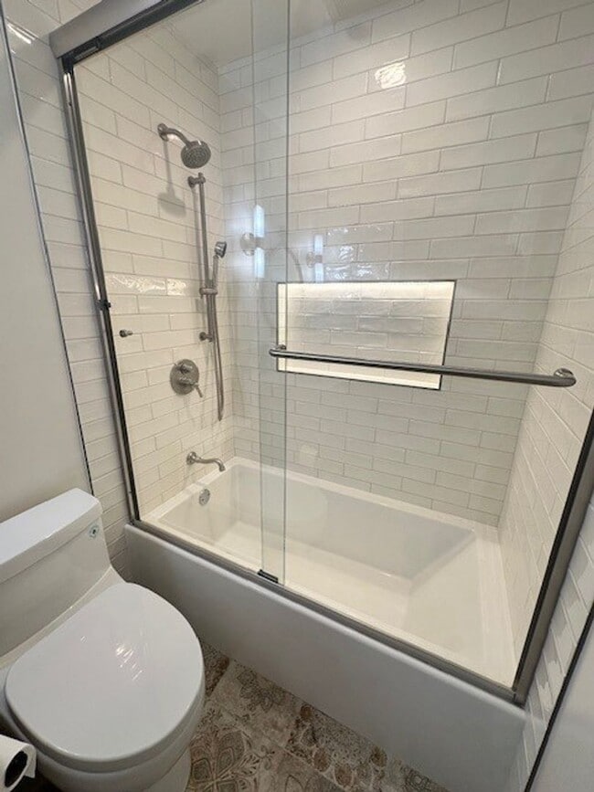 Building Photo - Stylish Camarillo Retreat for Lease