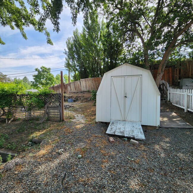 Building Photo - 1018 Court St