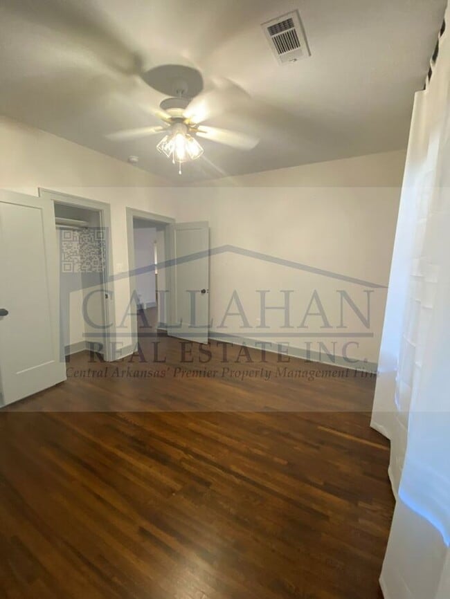 Building Photo - Hillcrest 2 Bedroom Bungalow