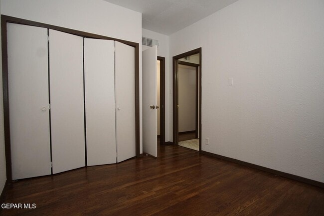 Building Photo - 2919 Frankfort Ave