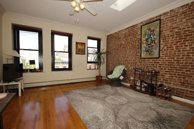 Building Photo - 2012 5th Ave