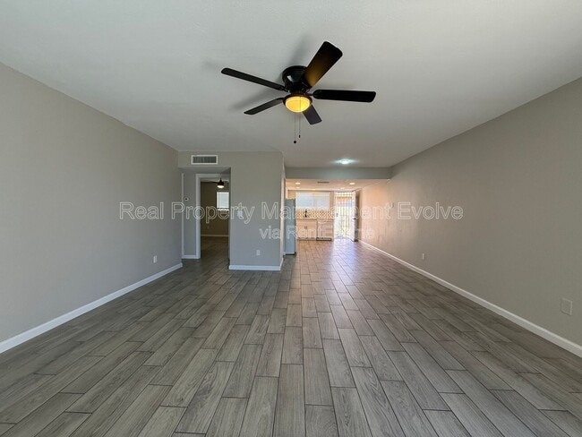 Building Photo - 3302 W Loma Ln