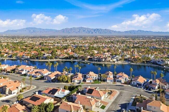 Building Photo - STUNNING DESERT SHORES MINUTES FROM THE LAKES!!!