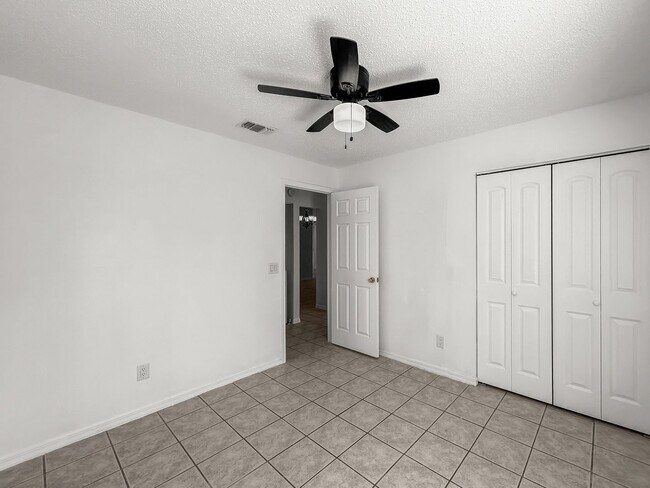 Building Photo - Move-In Ready 3 Bed | 2 Bath Home in Prime Tampa Location