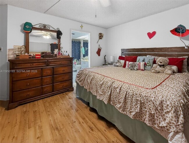 Building Photo - 1000 SW 125th Ave