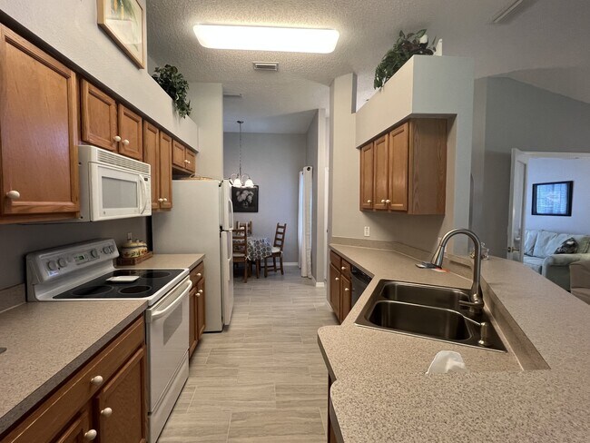 Building Photo - 18030 Webster Grove Dr