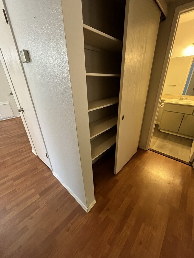 Building Photo - 6936-6936 Sutro Ct
