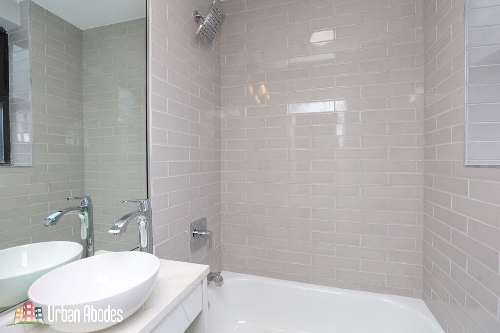 Building Photo - 515 W Belmont Ave