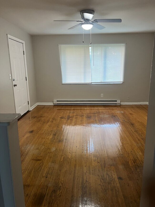 Building Photo - 6111 Laurel Hall Dr