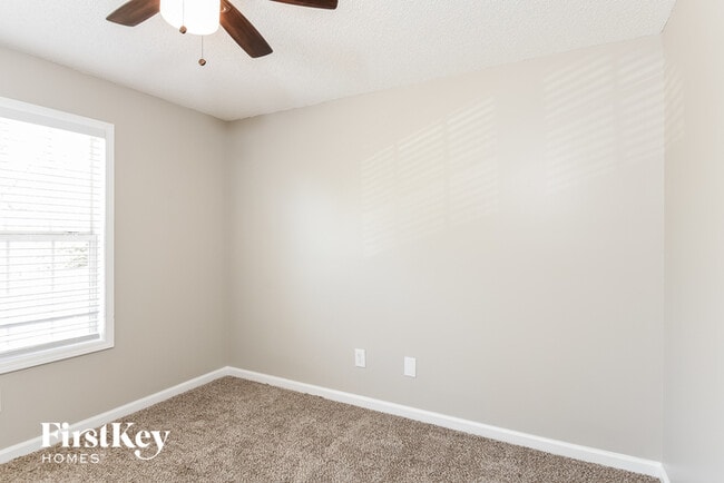 Building Photo - 206 Red Fox Ct