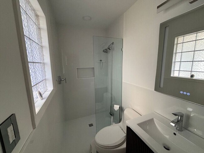 Building Photo - 5327 Chantilly Ln