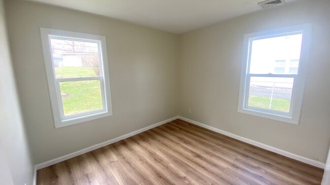 Building Photo - Beautiful 3 Bedroom Home Available after J...