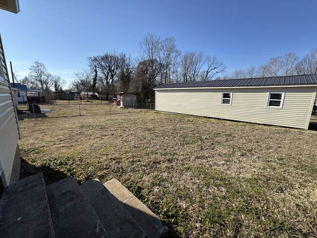 Building Photo - 122 N Vine St