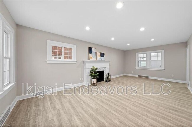 Building Photo - 3613 Cummings Rd