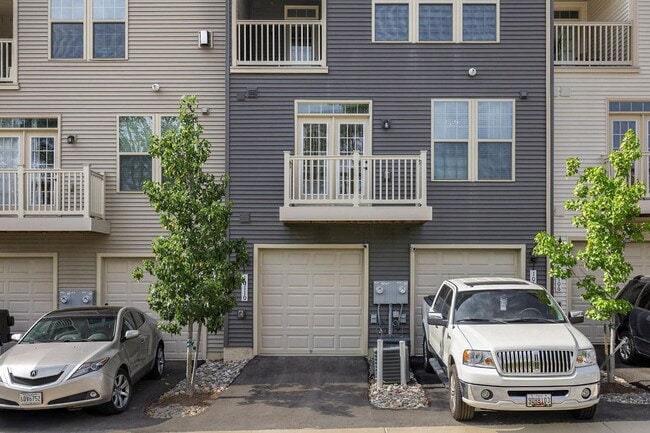 Building Photo - 10110 Dorsey Ln
