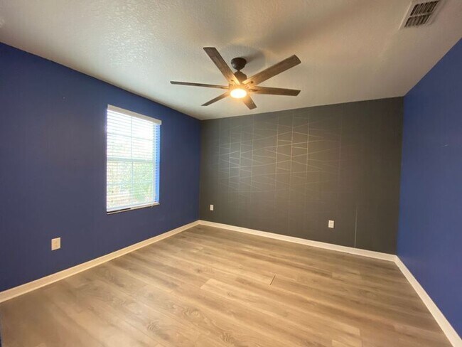 Building Photo - 541 Las Fuentes Dr
